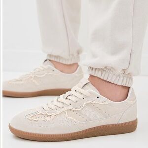 NWOT ALOHAS Tb.490 Crochet Sneakers 39